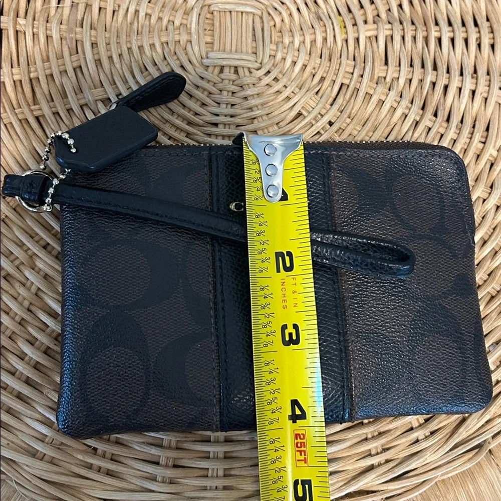 Coach‎ Black Signature Corner Zip Wristlet Brown Black